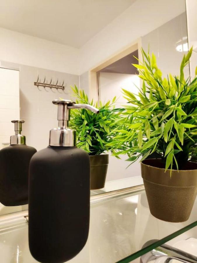Nd Exquisites Wundervolles Ruhiges Terrassenapartment Mit Garage Vienna Luaran gambar